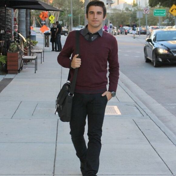 Hugo Boss Other - Hugo Boss Mens Sz XL Dark Burgundy Wool Pullover Fitted Sweater Lightweight Knit